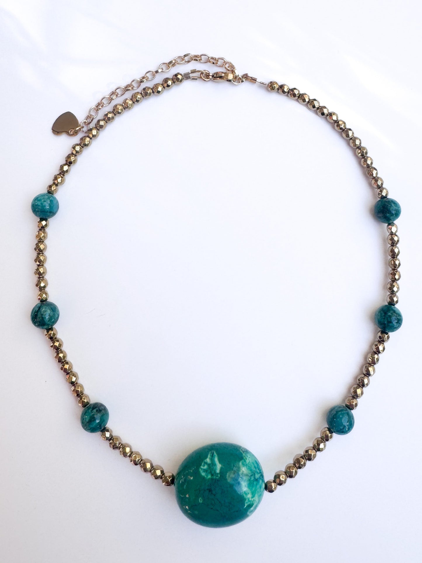 Détail perles jaspe verte et turquoise collier artisanal Atelier JAGG
