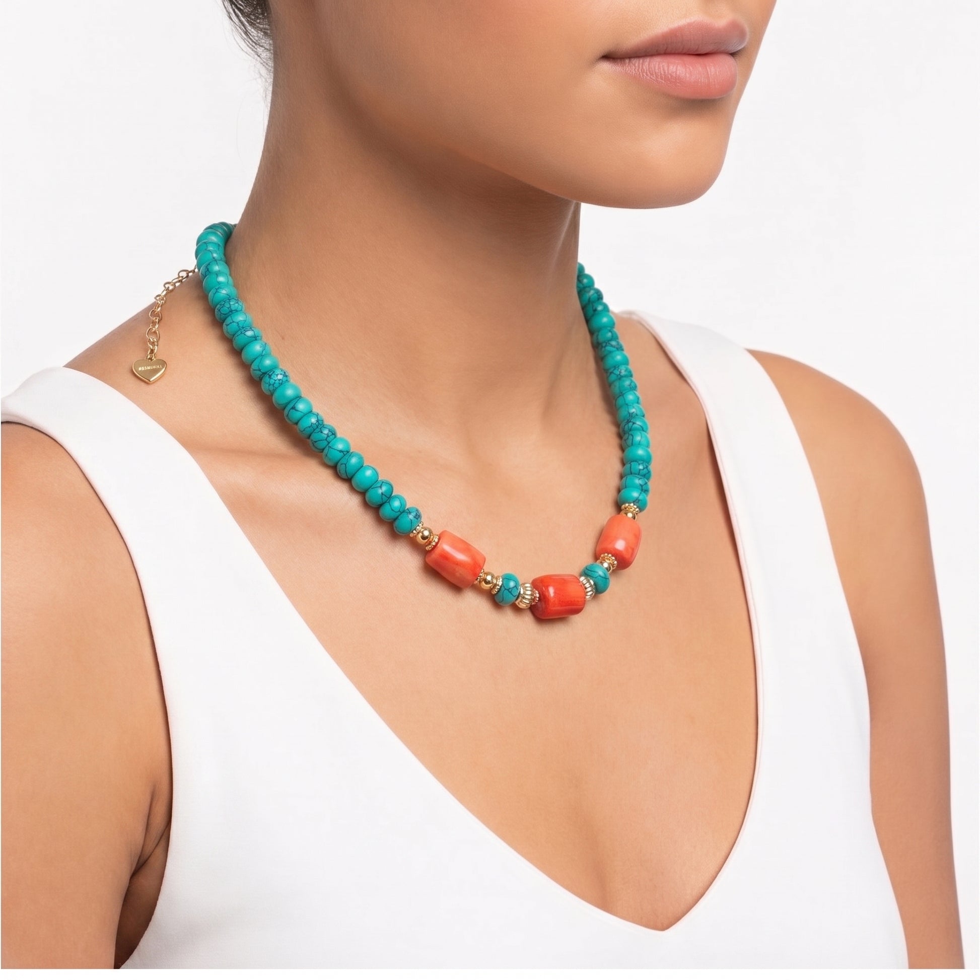Détail collier Kaya choker ethnique chic turquoise de Chine et corail fait main en pierres naturelles